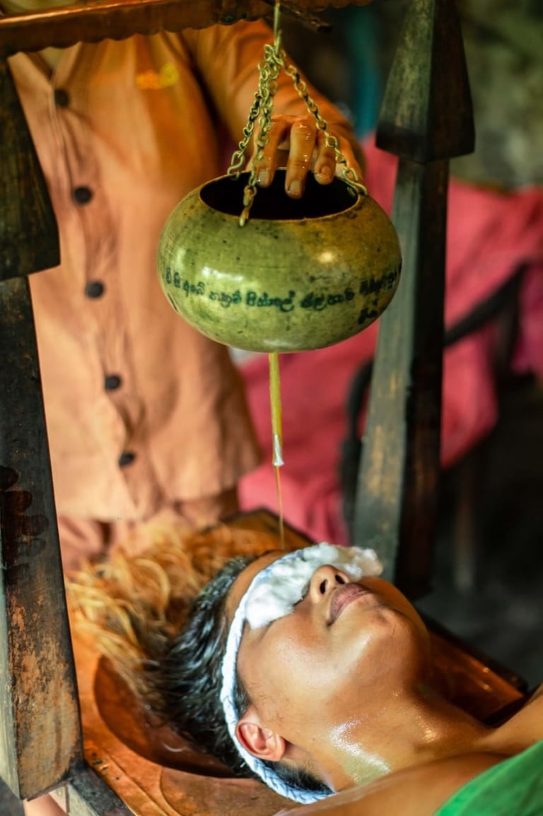 ayurveda-shirodhara-oil-treatment-hotel