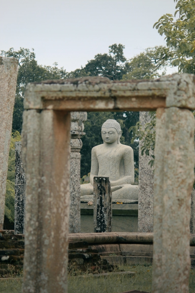 buddha-bouddha-srilanka-anuradhapura