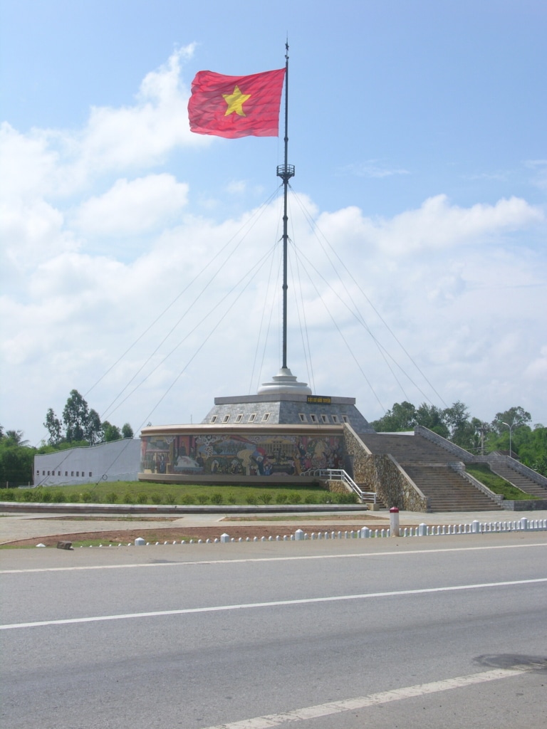17th-parallel-vietnam-flag-tower-quang-tri