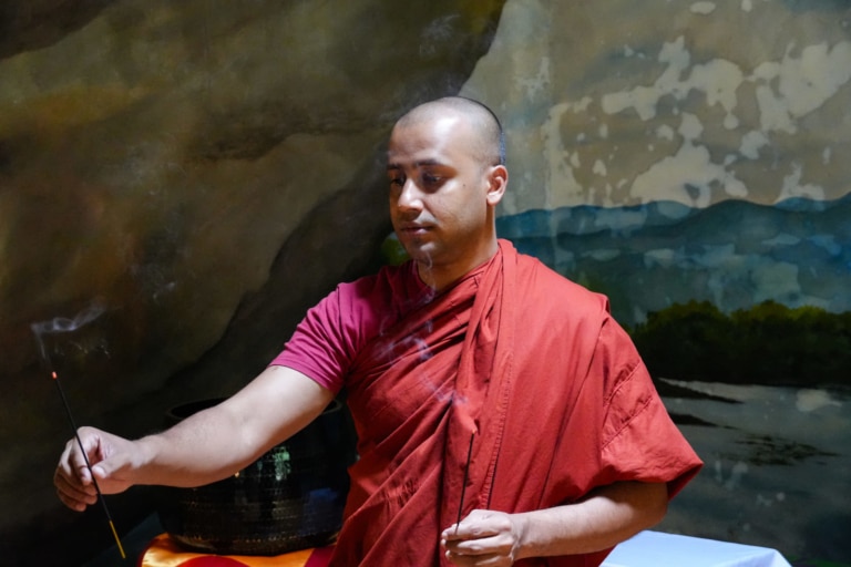 Monastery-buddhist-Sri Lanka-Rakwana-retreat(1)