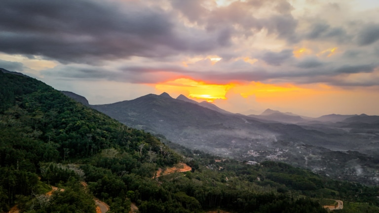 Monastery-buddhist-Sri-Lanka-Rakwana-retreat-sunrise(5)