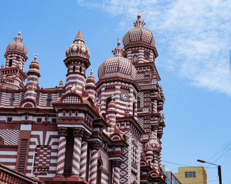 Red-Mosque-Colombo-Jami-Ul-Alfar