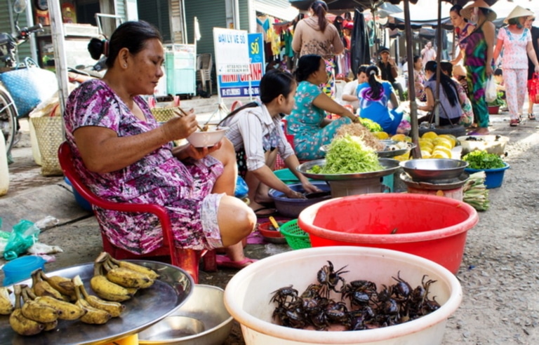 cai-be-local-market-vietnam-street-food