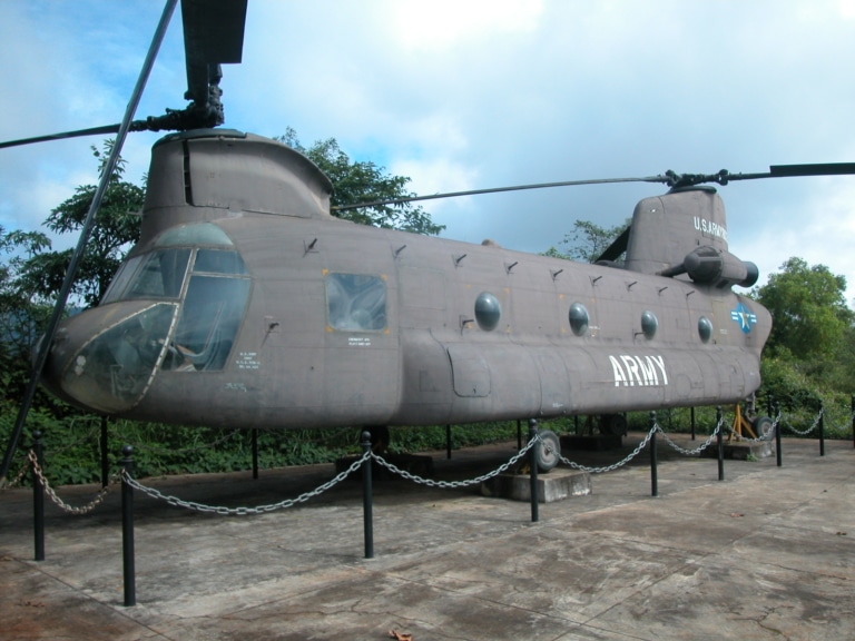 ch-47-chinook-helicopter-khe-sanh-museum
