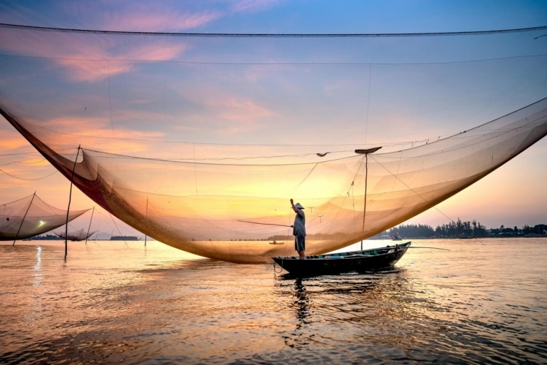 giant-fishing-net-sunrise-hoi-an-countryside