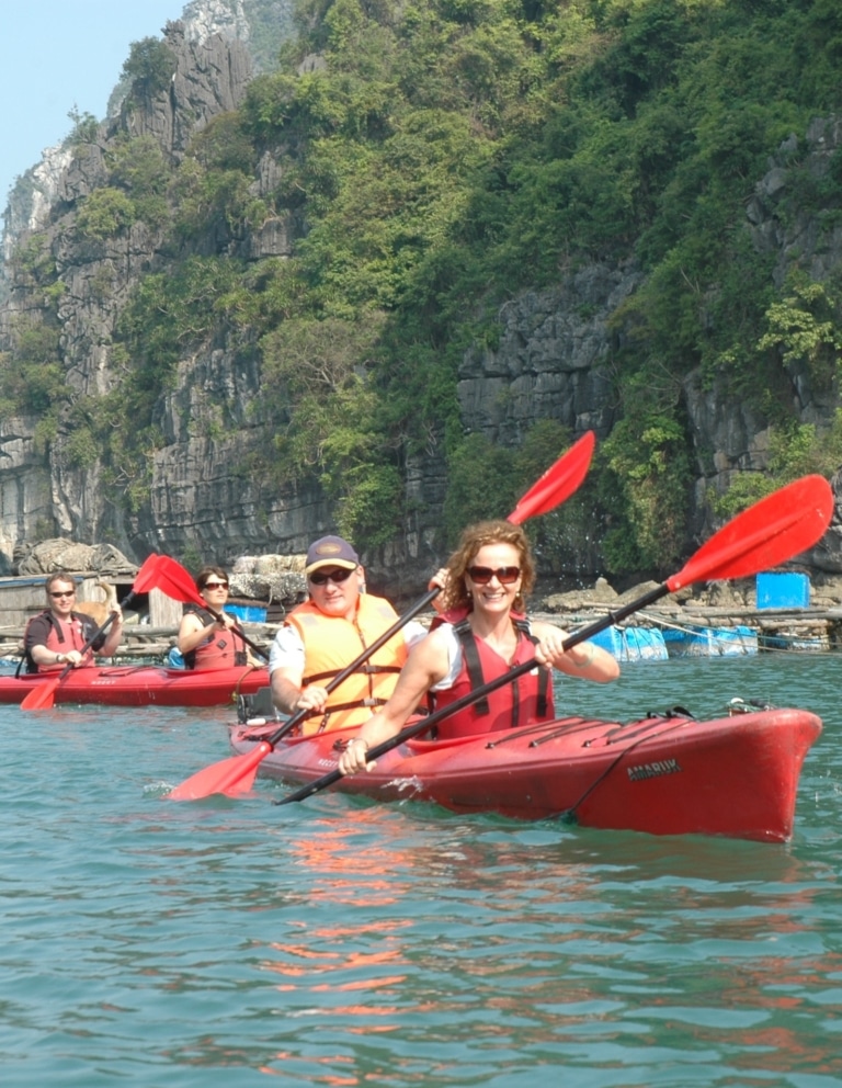 guided-group-kayak-excursion-ha-long-bay-vietnam