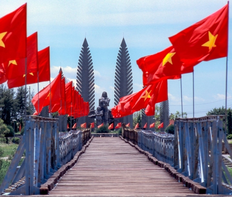 hien-luong-bridge-dmz-vietnam
