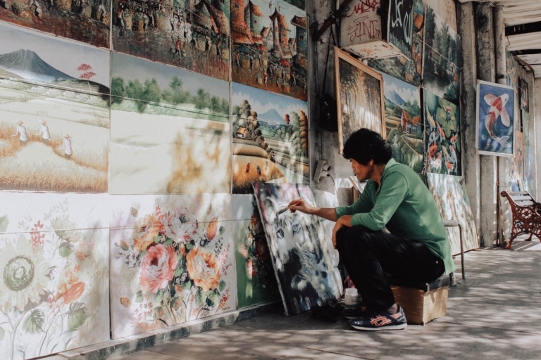 local-indonesian-artist-painting-canvas-art-gallery