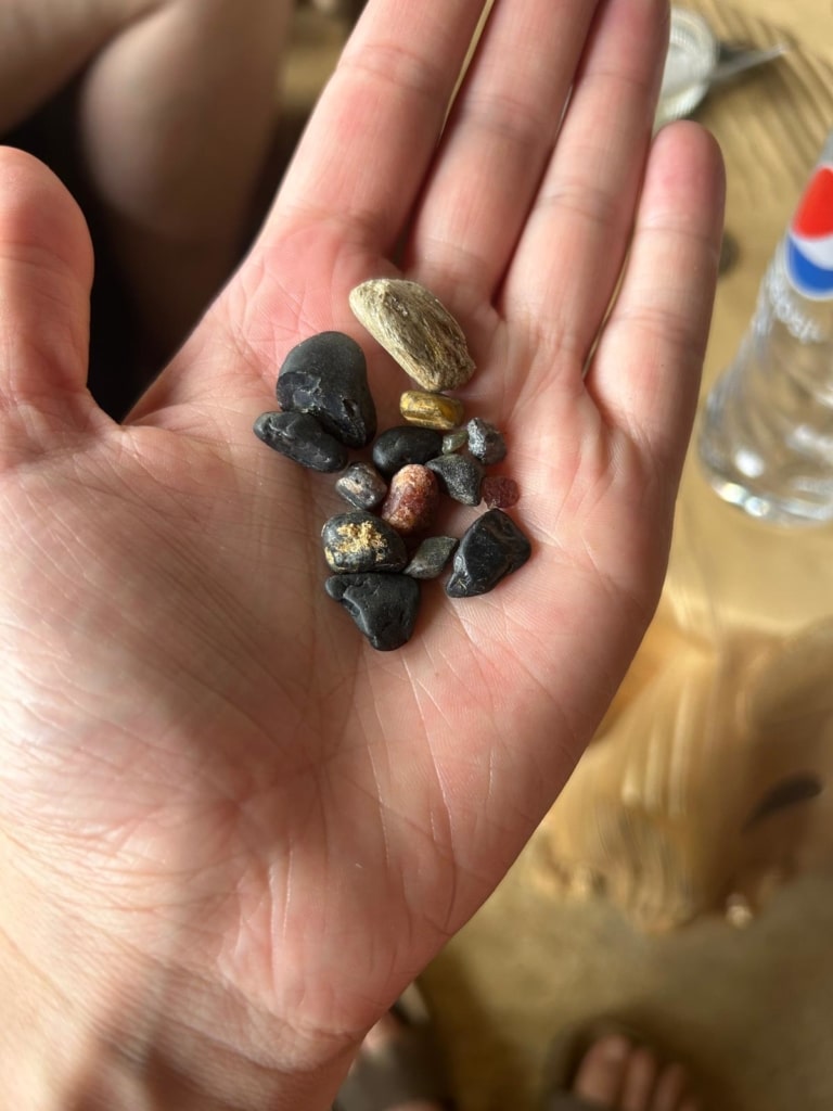 raw-uncut-sapphires-sri-lanka