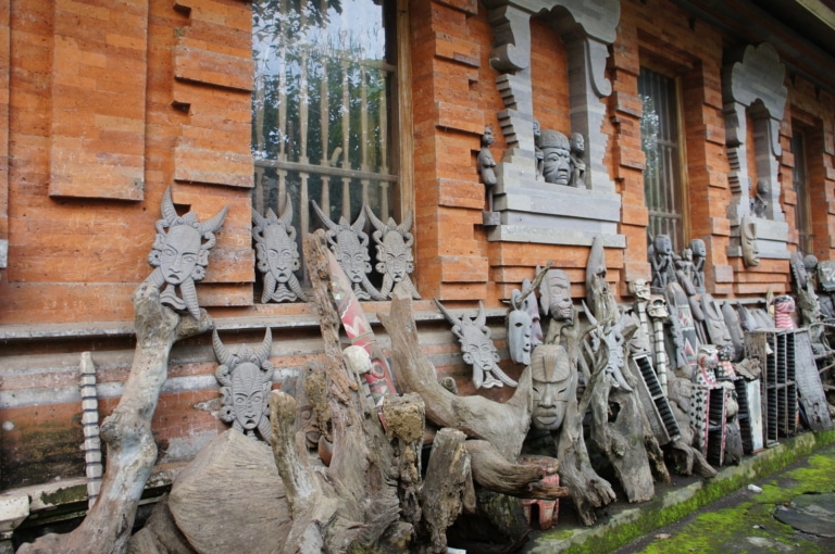 traditional-balinese-wood-carvings-masks