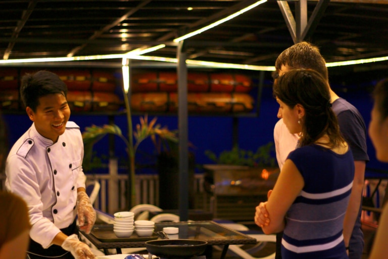 vietnamese-cooking-class-sunset-ha-long-bay-cruise