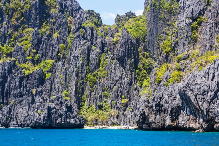el-nido-hidden-beach-limestone-cliffs-palawan