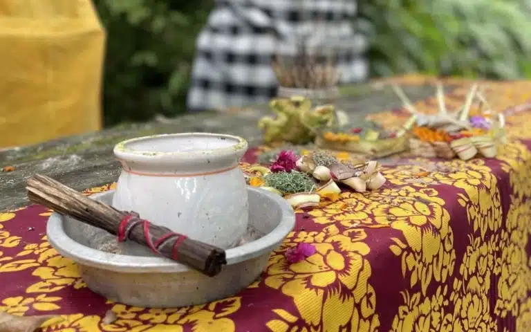 Melukat sacré à Bali