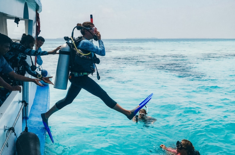 padi-dive-course-boat-entry-maldives
