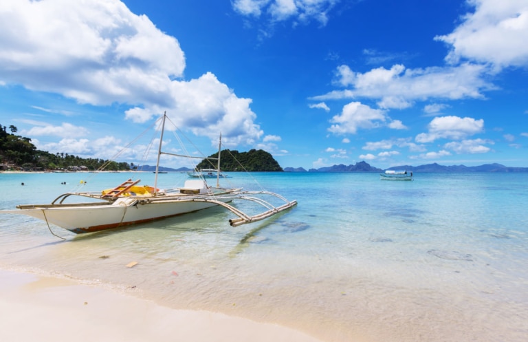 philippines-boat-tours-traditional-banca-beach