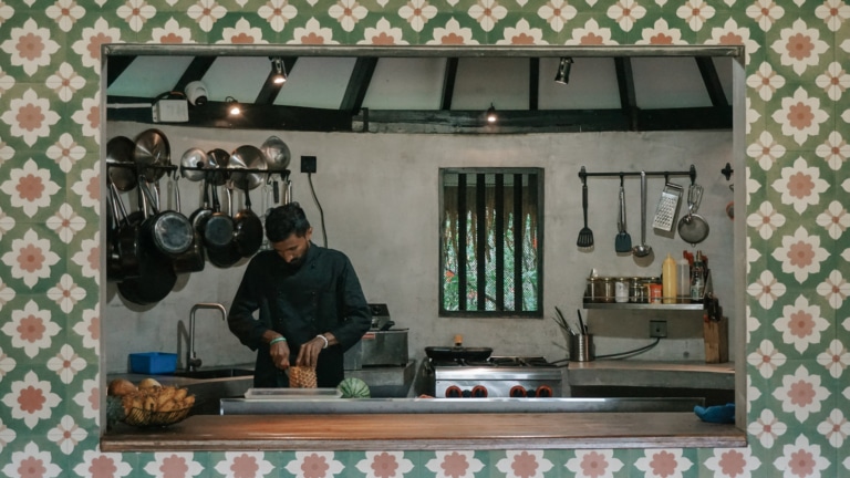 sri-lanka-eco-resort-chef-kitchen