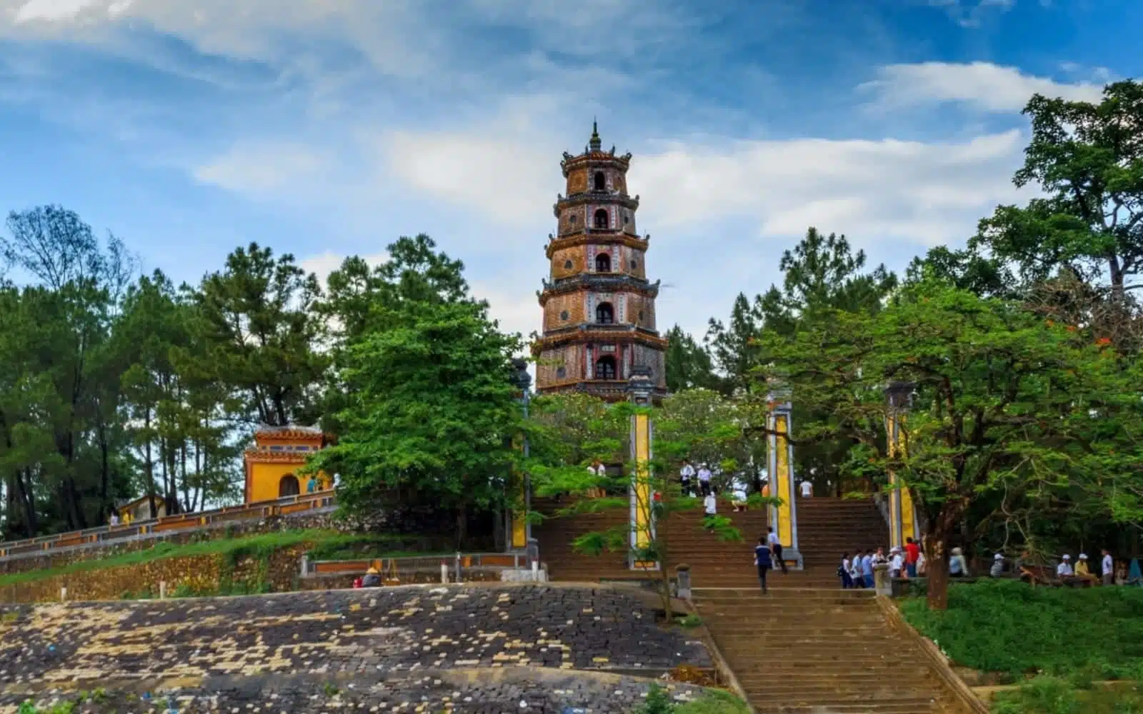 thien mu pagoda entrance perfume river hue